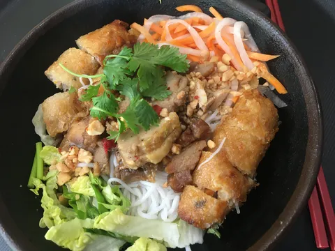 Bò bún poulet